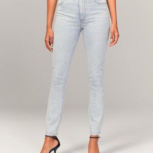 Abercrombie Light Wash Skinny Jeans - Size 00S